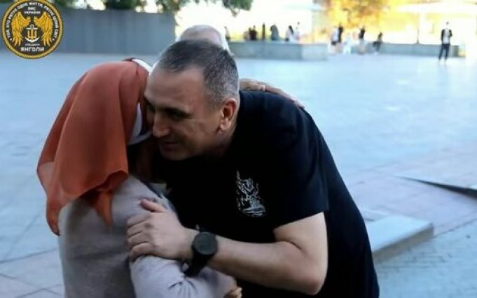 З окупованого Криму евакуювали родину офіцера ВМС України, яку переслідувала ФСБ. ВIДЕО З-окупованого-Криму-евакуювали-родину-офіцера-ВМС-України,-яку-переслідувала-ФСБ.-ВiДЕО