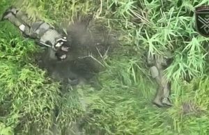 Бійці 68 ОЄБр ліквідували п’ятьох російських піхотинців скидами боєприпасів із дрона. ВIДЕО 18+ Бійці-68-ОЄБр-ліквідували-п’ятьох-російських-піхотинців-скидами-боєприпасів-із-дрона.-ВiДЕО-18+