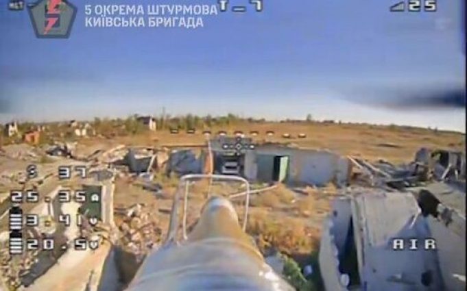 Бійці 5 ОШБр атакували дронами-камікадзе позиції, укриття й укріплення противника. ВIДЕО Бійці-5-ОШБр-атакували-дронами-камікадзе-позиції,-укриття-й-укріплення-противника.-ВiДЕО
