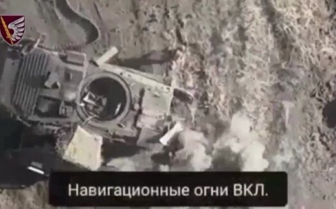 Ворожій БМП-2 відірвало башту від підриву на міні в Донецькій області. ВIДЕО Ворожій-БМП-2-відірвало-башту-від-підриву-на-міні-в-Донецькій-області.-ВiДЕО
