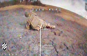 Дрон-камікадзе бійців 3 ОШБр атакує російського солдата у спину. ВIДЕО Дрон-камікадзе-бійців-3-ОШБр-атакує-російського-солдата-у-спину.-ВiДЕО