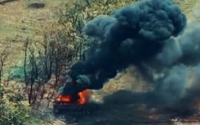 Оператори БПЛА роти “Башкорт” спалили російську САУ “Мста-С” на покровському напрямку. ВIДЕО Оператори-БПЛА-роти-“Башкорт”-спалили-російську-САУ-“Мста-С”-на-покровському-напрямку.-ВiДЕО
