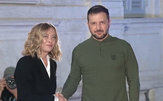 Зеленський прибув до Італії та проводить зустріч з прем’єркою Мелоні. ВIДЕО Зеленський-прибув-до-Італії-та-проводить-зустріч-з-прем’єркою-Мелоні.-ВiДЕО