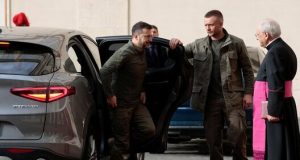Зеленський прибув до Ватикану: Провів зустріч із Папою Римським. ВIДЕО Зеленський-прибув-до-Ватикану:-Провів-зустріч-із-Папою-Римським.-ВiДЕО