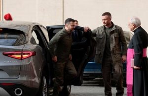 Зеленський прибув до Ватикану: Провів зустріч із Папою Римським. ВIДЕО Зеленський-прибув-до-Ватикану:-Провів-зустріч-із-Папою-Римським.-ВiДЕО