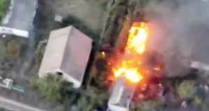 Воїни 73-го МЦ ССО дронами “Дикі Шершні” знищили склад росіян з ПММ і БК та... Воїни-73-го-МЦ-ССО-дронами-“Дикі-Шершні”-знищили-склад-росіян-з-ПММ-і-БК-та.