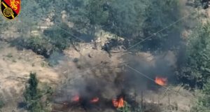 Бійці 45-ї ОАрБр прямим влучання знищили ворожу гаубицю та 2 склади з БК. ВIДЕО Бійці-45-ї-ОАрБр-прямим-влучання-знищили-ворожу-гаубицю-та-2-склади-з-БК.-ВiДЕО
