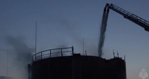 В окупованих Ровеньках на Луганщині горить нафтобаза. ВIДЕО В-окупованих-Ровеньках-на-Луганщині-горить-нафтобаза.-ВiДЕО