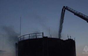 В окупованих Ровеньках на Луганщині горить нафтобаза. ВIДЕО В-окупованих-Ровеньках-на-Луганщині-горить-нафтобаза.-ВiДЕО