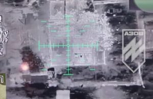 Бійці спецпризначення “Азов” вночі атакують окупантів на Торецькому напрямку. ВIДЕО Бійці-спецпризначення-“Азов”-вночі-атакують-окупантів-на-Торецькому-напрямку.-ВiДЕО