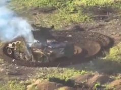 Ворожа бронемашина зі знищеним екіпажем їздить по колу. ВIДЕО Ворожа-бронемашина-зі-знищеним-екіпажем-їздить-по-колу.-ВiДЕО