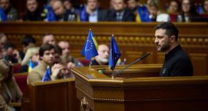 КНДР передає РФ не лише зброю, а й робітників для заводів, – Зеленський. ВIДЕО КНДР-передає-РФ-не-лише-зброю,-а-й-робітників-для-заводів,-–-Зеленський.-ВiДЕО