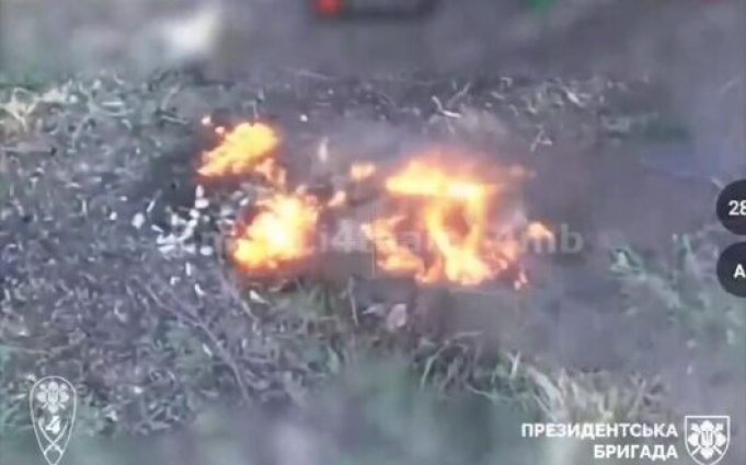 Бійці Президентської бригади нищать групу російської піхоти на Сватівському напрямку. ВIДЕО Бійці-Президентської-бригади-нищать-групу-російської-піхоти-на-Сватівському-напрямку.-ВiДЕО