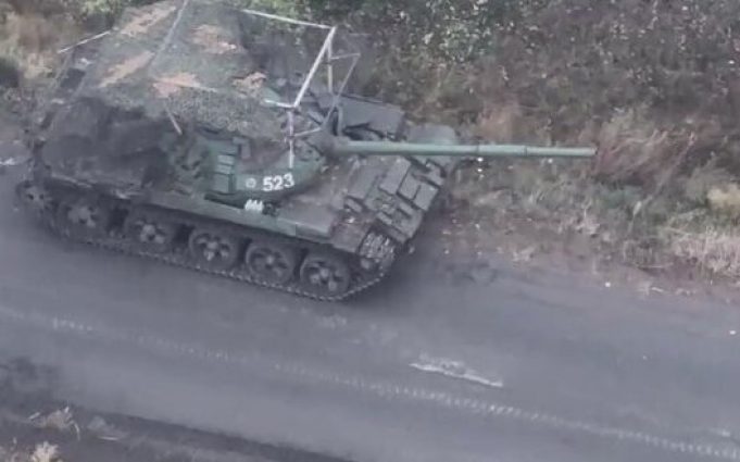 Сили оборони відбили ворожий штурм та знищили 2 танки і 4 БМП. ВIДЕО Сили-оборони-відбили-ворожий-штурм-та-знищили-2-танки-і-4-БМП.-ВiДЕО