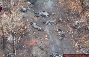 Близько 15 ліквідованих російських штурмовиків валяються на полі бою. ВIДЕО 18+ Близько-15-ліквідованих-російських-штурмовиків-валяються-на-полі-бою.-ВiДЕО-18+