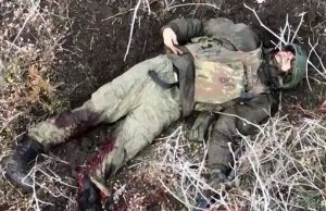 Окупант конає на полі бою від скидів боєприпасів бійців 30 ОМБр. ВIДЕО Окупант-конає-на-полі-бою-від-скидів-боєприпасів-бійців-30-ОМБр.-ВiДЕО