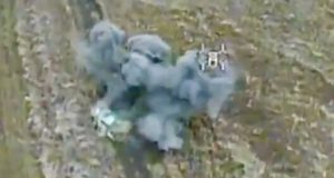 Російський позашляховик “Нива” вибухає після атаки дрона “Дикі шершні”. ВIДЕО Російський-позашляховик-“Нива”-вибухає-після-атаки-дрона-“Дикі-шершні”.-ВiДЕО