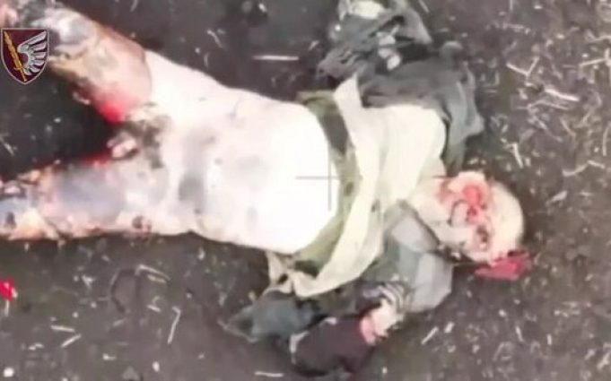 Ліквідований окупант-безштанько валяється у полі після атаки українського дрона. ВIДЕО 18+ Ліквідований-окупант-безштанько-валяється-у-полі-після-атаки-українського-дрона.-ВiДЕО-18+