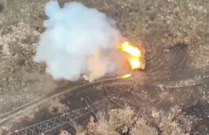 Новітній російський танк Т-90М “Прорыв” вибухає після атаки дрона-камікадзе. ВIДЕО Новітній-російський-танк-Т-90М-“Прорыв”-вибухає-після-атаки-дрона-камікадзе.-ВiДЕО