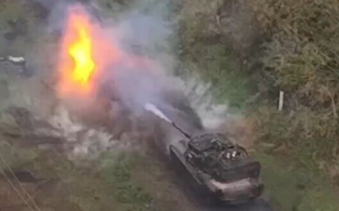 БМП M2A2 “Bradley” в парі з танком “Abrams” обстрілюють російські позиції на Курщині. ВIДЕО БМП-m2a2-“bradley”-в-парі-з-танком-“abrams”-обстрілюють-російські-позиції-на-Курщині.-ВiДЕО