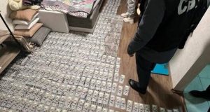 Понад $450 тис. вилучили у керівниці МСЕК на Миколаївщині. У її сина – паспорт РФ,... Понад-$450-тис-вилучили-у-керівниці-МСЕК-на-Миколаївщині-У-її-сина-–-паспорт-РФ,.