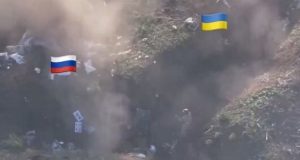Український воїн ліквідовує трьох окупантів під час атаки на ворожу позицію. ВIДЕО Український-воїн-ліквідовує-трьох-окупантів-під-час-атаки-на-ворожу-позицію.-ВiДЕО