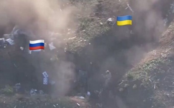 Український воїн ліквідовує трьох окупантів під час атаки на ворожу позицію. ВIДЕО Український-воїн-ліквідовує-трьох-окупантів-під-час-атаки-на-ворожу-позицію.-ВiДЕО