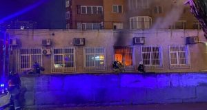 У російській Пермі дві жінки підпалили офіс “Єдиної Росії”, – росЗМІ. ВІДЕО+ФОТОрепортаж У-російській-Пермі-дві-жінки-підпалили-офіс-“Єдиної-Росії”,-–-росЗМІ.-ВІДЕО+ФОТОрепортаж