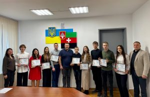 Дев’ятьом кращим ліцеїстам Нововолинської громади призначено стипендію міського голови Дев’ятьом-кращим-ліцеїстам-Нововолинської-громади-призначено-стипендію-міського-голови