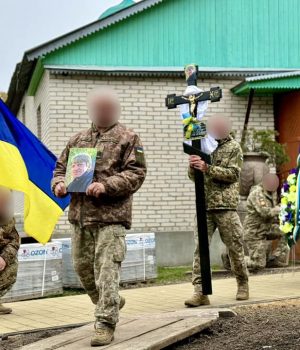 Нововолинська-громада-віддала-останню-шану-Захиснику-Василю-Миронюку