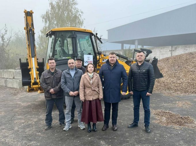 КП “Нововолинськтеплокомуненерго” отримало сучасний екскаватор-навантажувач КП-“Нововолинськтеплокомуненерго”-отримало-сучасний-екскаватор-навантажувач