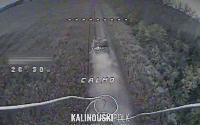 FPV-дрони полку Калиновського знищують бронетехніку та окупантів на Харківському напрямку. ВIДЕО fpv-дрони-полку-Калиновського-знищують-бронетехніку-та-окупантів-на-Харківському-напрямку.-ВiДЕО