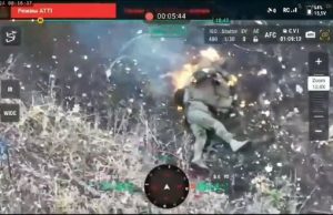 Окупант горить заживо після скиду з українського дрона боєприпасу на Запоріжжі. ВIДЕО Окупант-горить-заживо-після-скиду-з-українського-дрона-боєприпасу-на-Запоріжжі.-ВiДЕО