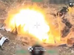 Дрон-камікадзе залітає у ворожий бліндаж і за мить нищить укріплення окупантів. ВIДЕО Дрон-камікадзе-залітає-у-ворожий-бліндаж-і-за-мить-нищить-укріплення-окупантів.-ВiДЕО