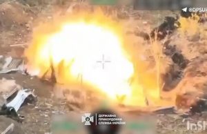 Дрон-камікадзе залітає у ворожий бліндаж і за мить нищить укріплення окупантів. ВIДЕО Дрон-камікадзе-залітає-у-ворожий-бліндаж-і-за-мить-нищить-укріплення-окупантів.-ВiДЕО