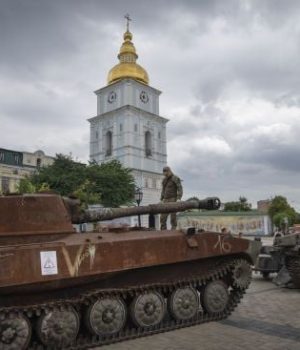 В-Україні-подовжать-дію-воєнного-стану-і-мобілізацію:-комітет-Ради-підтримав-законопроєкти