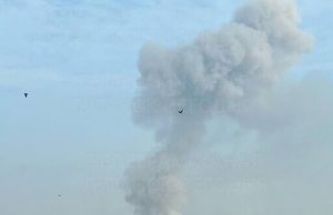 Вибухи лунають в окупованому Луганську: Над містом стовп диму. ВІДЕО+ФОТО Вибухи-лунають-в-окупованому-Луганську:-Над-містом-стовп-диму.-ВІДЕО+ФОТО