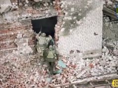 Безпілотник “вибухово” залетів у будівлю, де намагалися сховатися російські солдати. ВIДЕО Безпілотник-“вибухово”-залетів-у-будівлю,-де-намагалися-сховатися-російські-солдати.-ВiДЕО