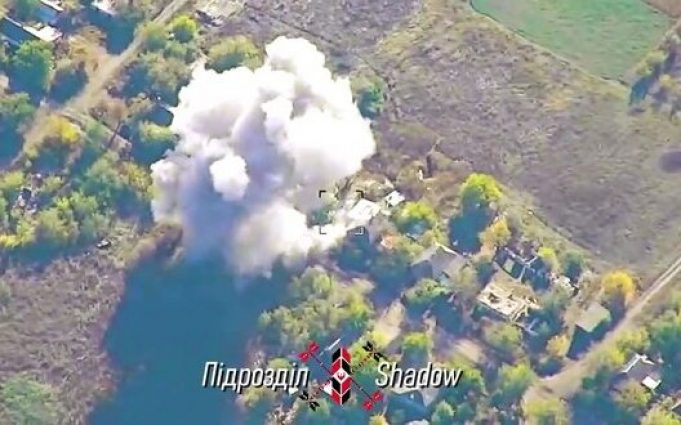 Сили оборони атакували будівлю, де переховувалося 25 російських піхотинців. ВIДЕО Сили-оборони-атакували-будівлю,-де-переховувалося-25-російських-піхотинців.-ВiДЕО
