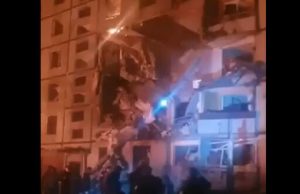 Зеленський опублікував відео з місця удару КАБ по дев’ятиповерхівці у Харкові. ВIДЕО Зеленський-опублікував-відео-з-місця-удару-КАБ-по-дев’ятиповерхівці-у-Харкові.-ВiДЕО