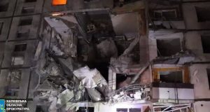 Удар КАБом по багатоповерхівці у Харкові: дві людини загинули (оновлено). ВІДЕО+ФОТОрепортаж Удар-КАБом-по-багатоповерхівці-у-Харкові:-дві-людини-загинули-(оновлено).-ВІДЕО+ФОТОрепортаж