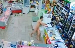 Голий “герой сво” влаштував погром у продуктовому магазині окупованого Єнакієвого. ВIДЕО Голий-“герой-сво”-влаштував-погром-у-продуктовому-магазині-окупованого-Єнакієвого.-ВiДЕО