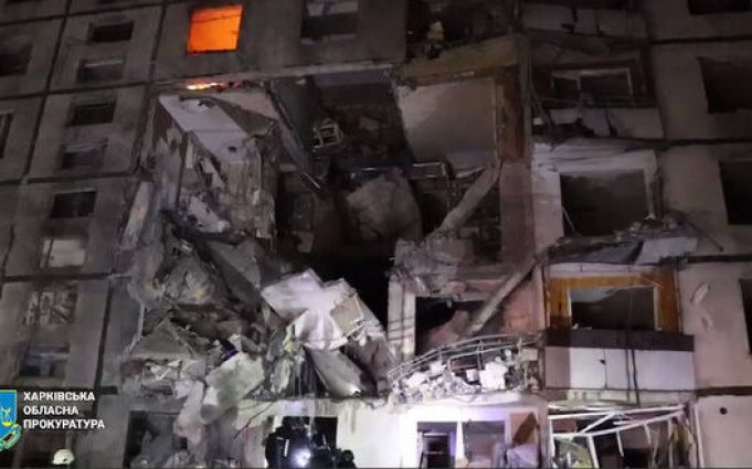 Удар КАБом по багатоповерхівці у Харкові: дві людини загинули (оновлено). ВІДЕО+ФОТОрепортаж Удар-КАБом-по-багатоповерхівці-у-Харкові:-дві-людини-загинули-(оновлено).-ВІДЕО+ФОТОрепортаж