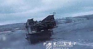 Бійці 3-ї ОШБр дронаи уразили мостоукладач ворога на Харківщині. ВIДЕО Бійці-3-ї-ОШБр-дронаи-уразили-мостоукладач-ворога-на-Харківщині.-ВiДЕО