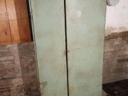 Продам металлический инструментальный шкаф, слесарный, верстак, шафа.Дешево.