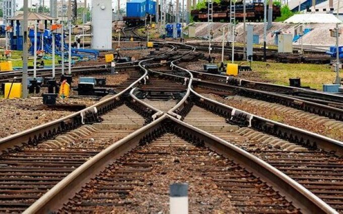 Диверсанти підпалили релейні шафи на Московській залізниці. ВIДЕО Диверсанти-підпалили-релейні-шафи-на-Московській-залізниці.-ВiДЕО