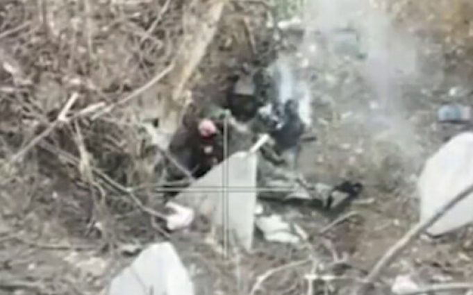Окупант вирішив покінчити з життям , підклавши гранату під зад. ВIДЕО Окупант-вирішив-покінчити-з-життям-,-підклавши-гранату-під-зад.-ВiДЕО