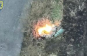 Поранений російський солдат підірвав себе гранатою. ВIДЕО Поранений-російський-солдат-підірвав-себе-гранатою.-ВiДЕО