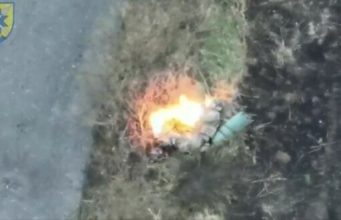 Поранений російський солдат підірвав себе гранатою. ВIДЕО Поранений-російський-солдат-підірвав-себе-гранатою.-ВiДЕО