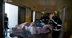 Пожежа виникла вночі в одній з лікарень Києва, врятовано 37 осіб, – ДСНС. ВІДЕО+ФОТОрепортаж Пожежа-виникла-вночі-в-одній-з-лікарень-Києва,-врятовано-37-осіб,-–-ДСНС.-ВІДЕО+ФОТОрепортаж